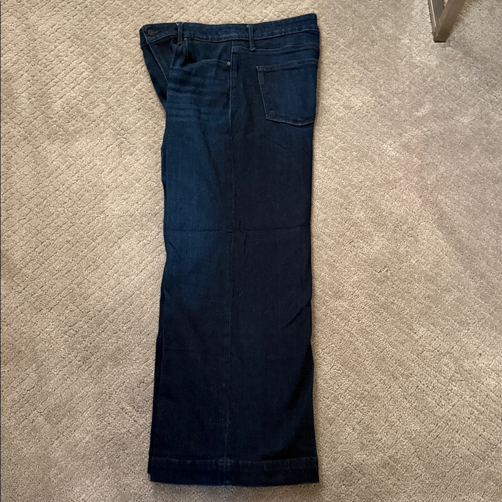 PAIGE Anessa High Rise Wide Leg Ankle
Jeans in Sussex EUC - Picture 8 of 14